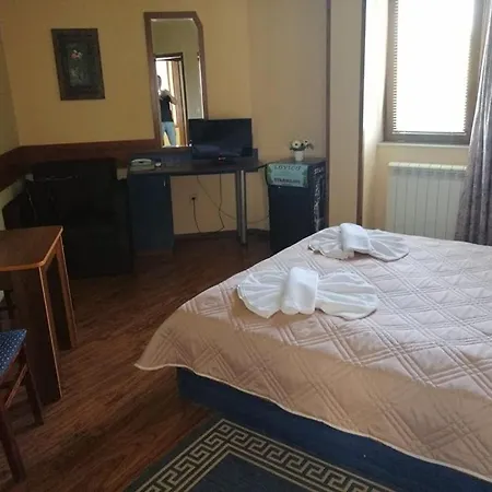 Hotel омега 3*
